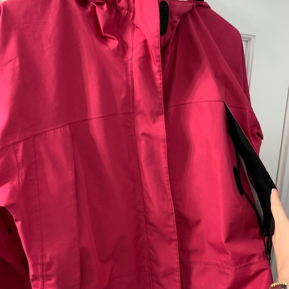 L.L.Bean women’s S waterproof rain jacket pink - Picture 3 of 6
